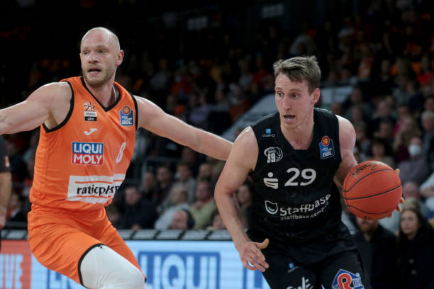 出关键助攻 出关键助攻