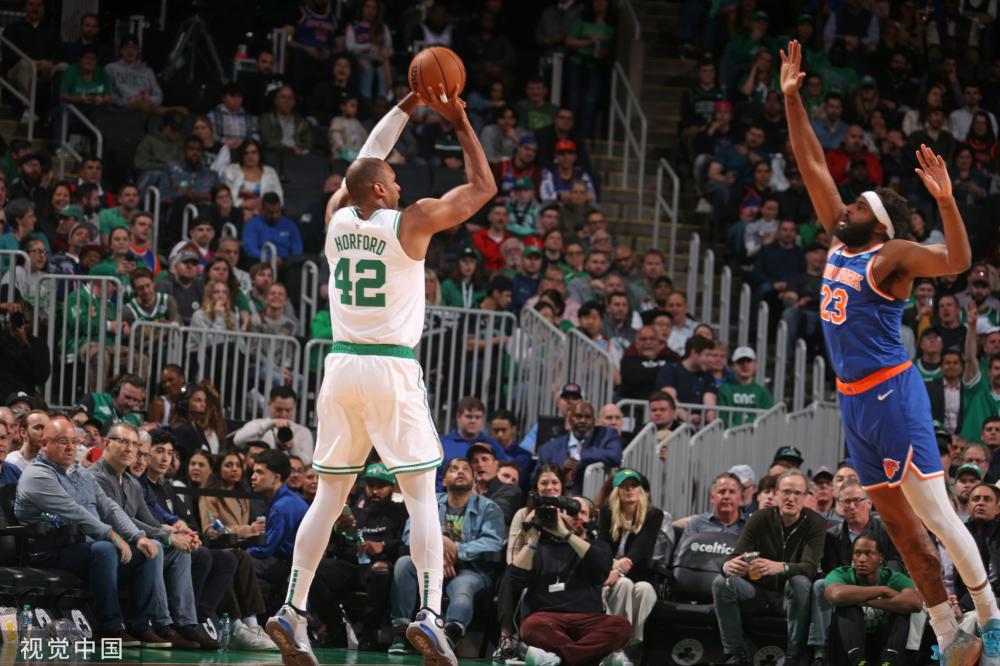 她的职业生 她的职业生