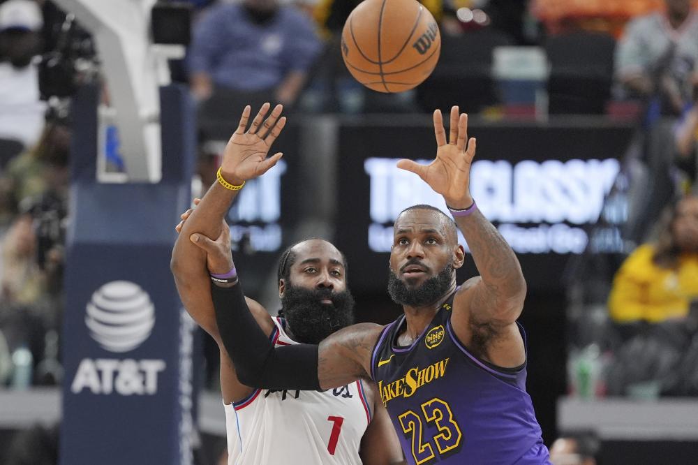 包夹防守下 包夹防守下